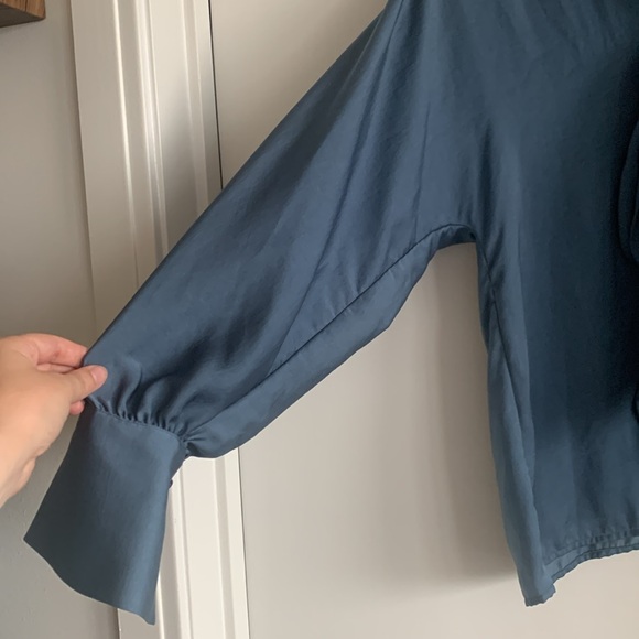 Banana Republic tie bow blouse.  New without tags. - Picture 6 of 7